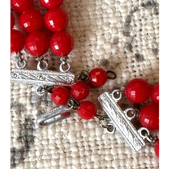 Vintage Three Strand Red Graduated Beaded Necklace Marked Hong Kong 20-23-" - Picture 6 of 11